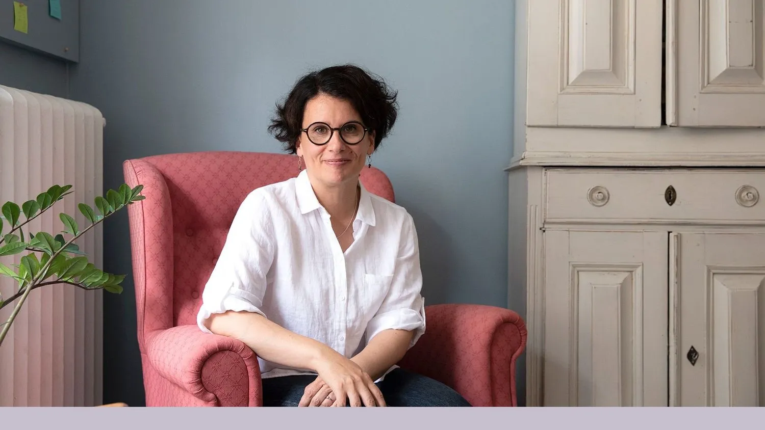 Hannele Korhonen working in legal design, photographed by Dorit Salutskij